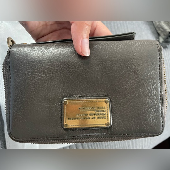 MARC BY MARC JACOBS wristlet wallet, grey, leather, used - Picture 3 of 6